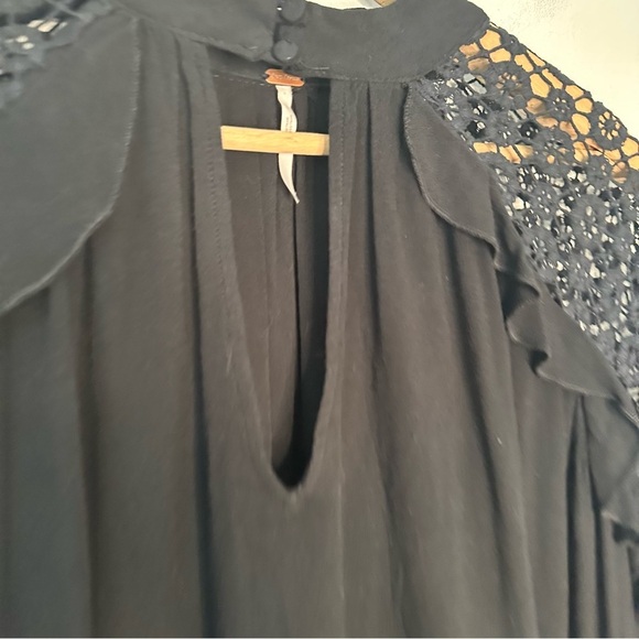 Free People | Black Little Bit Of Love Crochet Top Size Medium - Picture 8 of 13